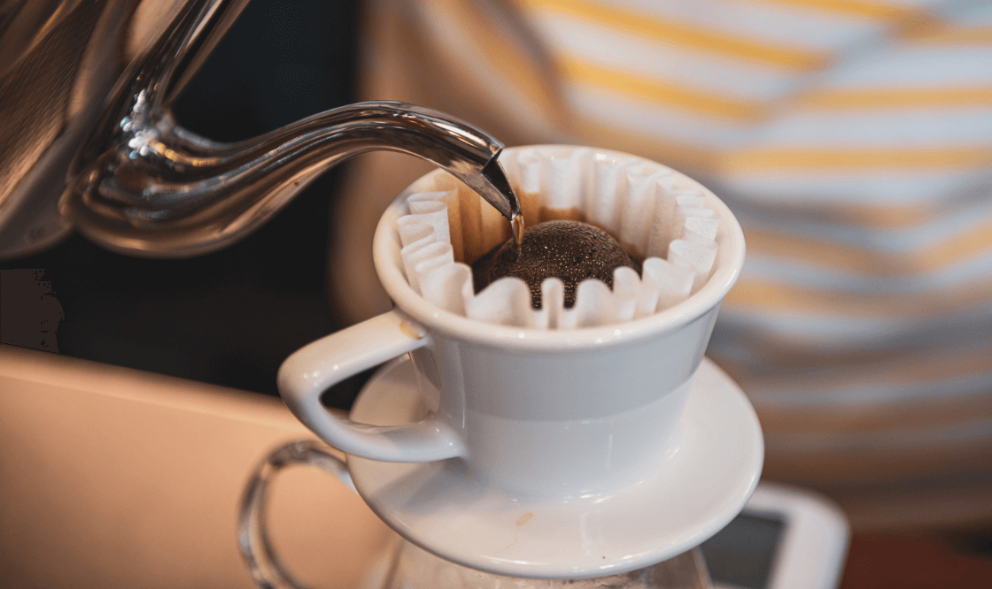 抽出中のコーヒー